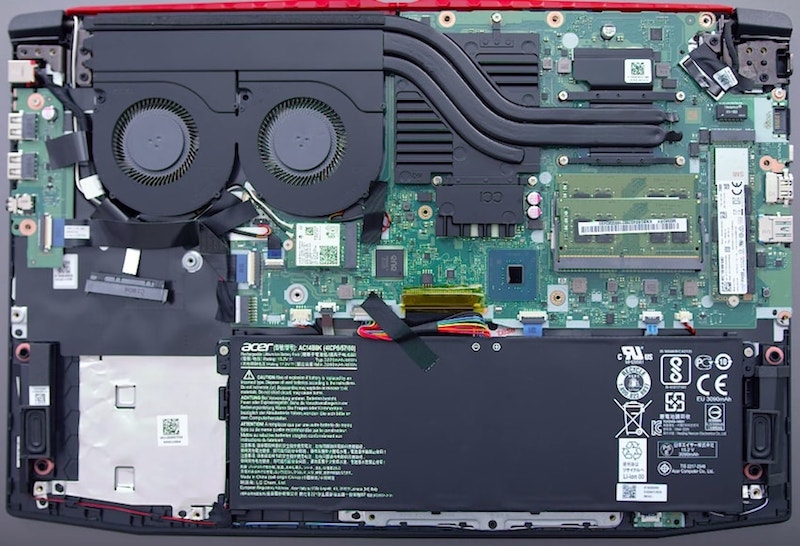 2018 Acer Predator Helios 300 PH315-51-78NP Hardware and Upgradability