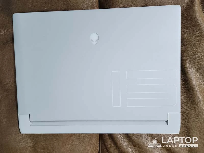 Exterior design of the 2022 Alienware x15 R2 White color
